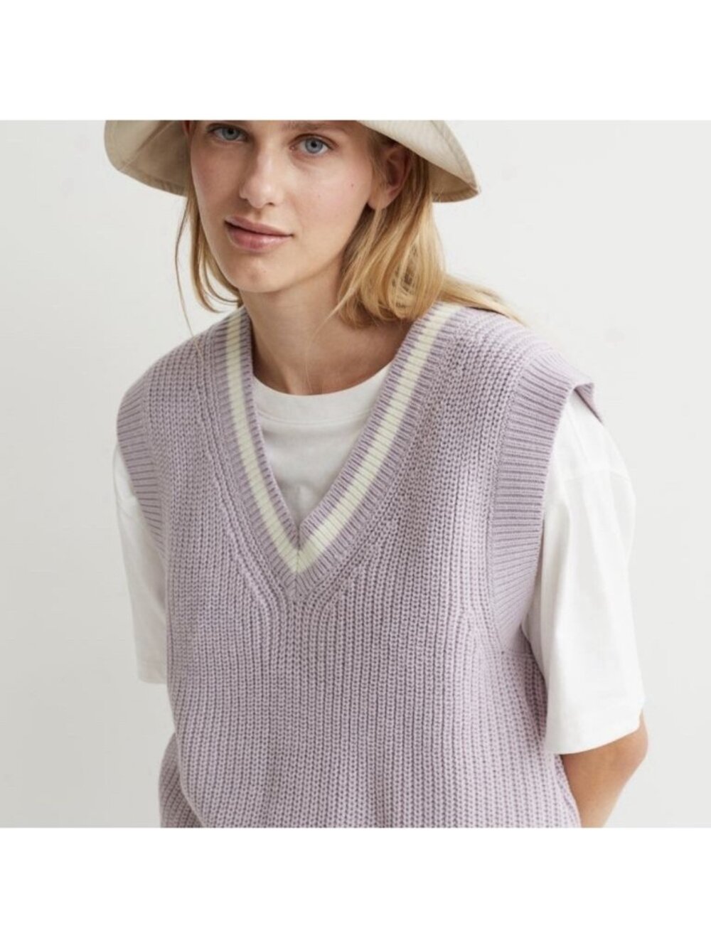 Divided V Neck Sweater Vest Medium